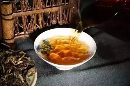 一盏红茶，体会不一样的人生