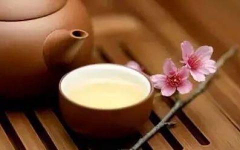 茶倒七分满，留下三分是人情