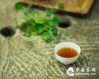 一杯茶里的幸福，是知足和理解