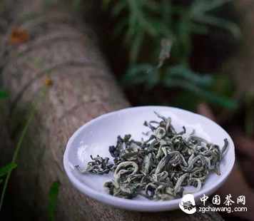 滇青”与“滇绿”毛料制作工艺的区别