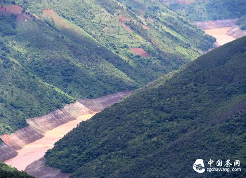 邦丙坐标：与邦崴古茶山隔江对望