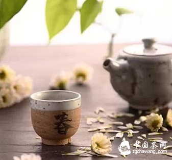 坐下来,静静地喝杯茶