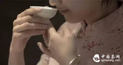 4个“黑色时段” 喝茶最伤身