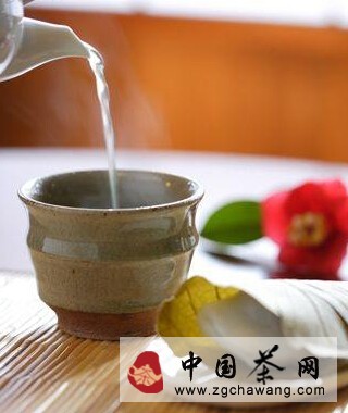 在茶道中，新茶与陈茶孰更胜一筹