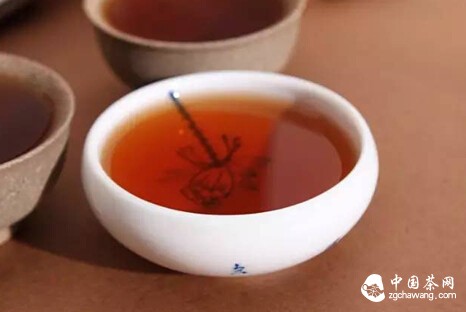 详解为什么秋天要多喝茶？适合喝哪些茶？