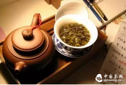 冲茶冲出泡沫，这茶正常吗？