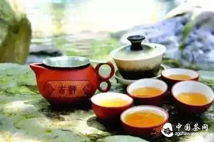 冲茶冲出泡沫，这茶正常吗？