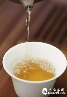 冲茶冲出泡沫，这茶正常吗？