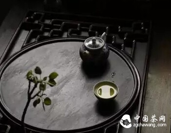 把这世界泡进茶里，让时光慢下来