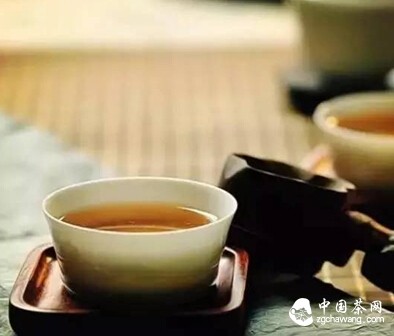 就这样静静地，与茶相依