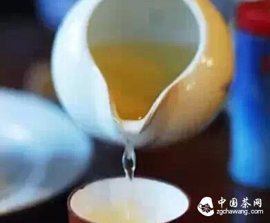 低调的人，一辈子像喝茶。 水是沸的，心是静的。