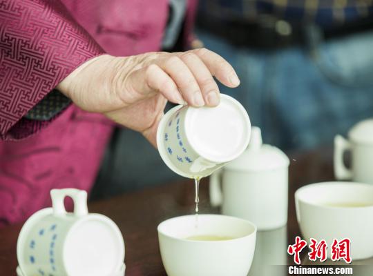 鄱阳湖产区40余茶商携产品“斗茶”争霸茶王