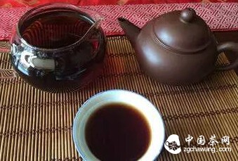 喝茶有讲究：茶水喝不对 营养打折扣