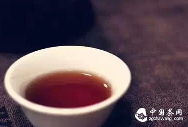 低调的人，一辈子像喝茶，水是沸的，心是静的