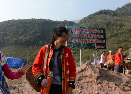 辛欣| 每年都如探亲式回归茶山记录茶山孩童们的笑脸