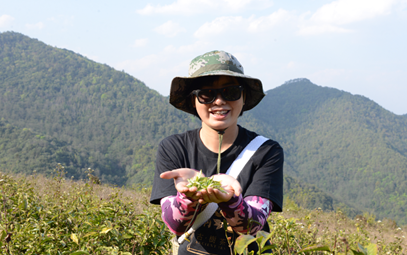 辛欣| 每年都如探亲式回归茶山记录茶山孩童们的笑脸