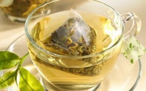 黄菊散热白菊明目 菊花茶这么喝才养生
