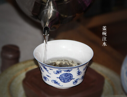 紫砂壶泡茶和盖碗泡茶有什么不同？