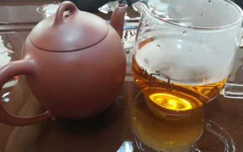 白茶具有退热、祛暑、解毒之功效