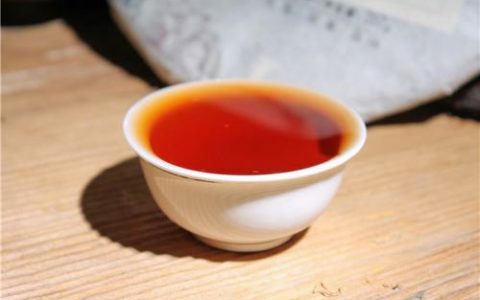 辨别普洱茶的表面香气方法
