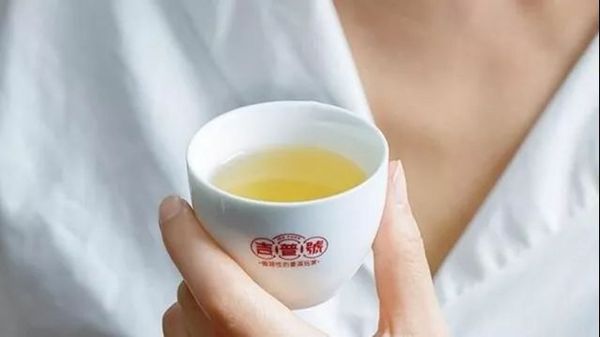 一口喝出普洱茶山头与年份，这样的大师你信吗？