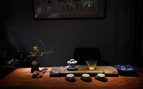 泡不同茶类的茶席该如何插花，钻研花道15年的插花大咖现场教学