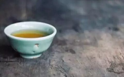 你爱一杯烈酒， 我却是一盏淡茶