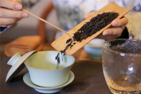 茶界女性被骚扰实录：她们经历过的那些咸猪手到底有多猥琐？
