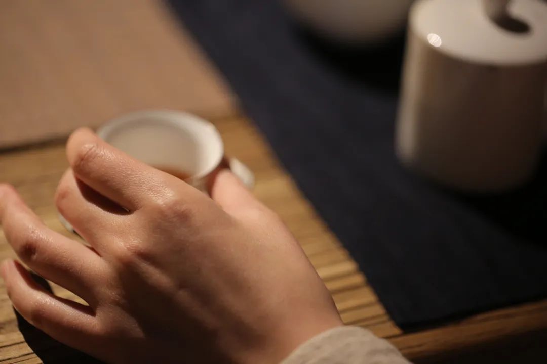茶界女性被骚扰实录：她们经历过的那些咸猪手到底有多猥琐？