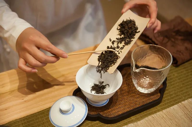三八妇女节的一碗心灵鸡汤：妇女与女子之间，只隔了一杯茶