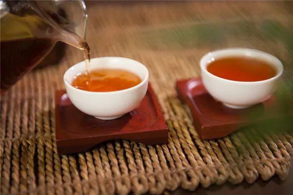 茶界女性被骚扰实录：她们经历过的那些咸猪手到底有多猥琐？