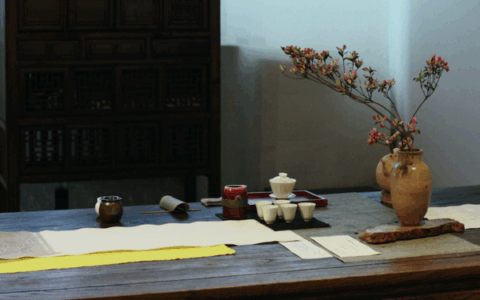 学会在茶席上插花，你就能随时拯救一场品格不高的茶会！