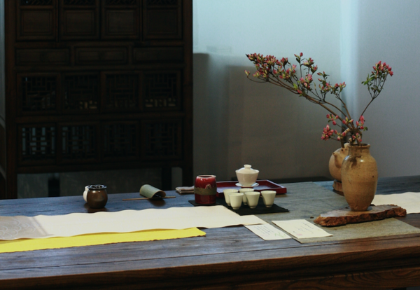 学会在茶席上插花，你就能随时拯救一场品格不高的茶会！