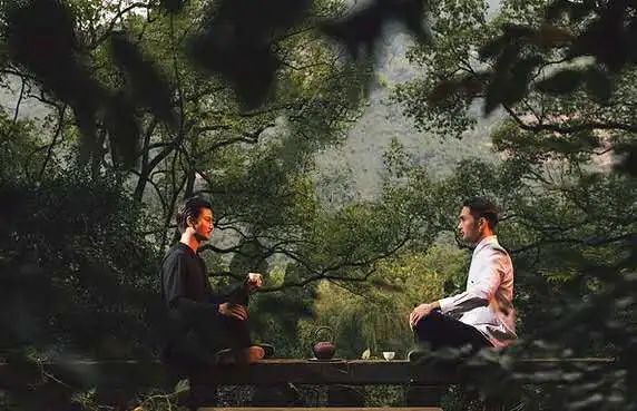 茶山行走攻略：解放鞋、速干衣、巧克力？上茶山到底该带哪些必备单品？