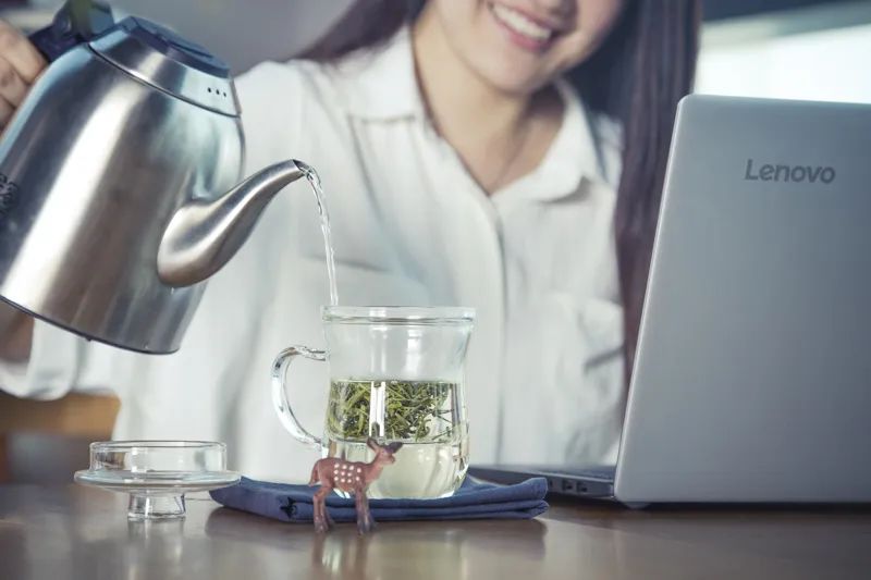 三八妇女节的一碗心灵鸡汤：妇女与女子之间，只隔了一杯茶