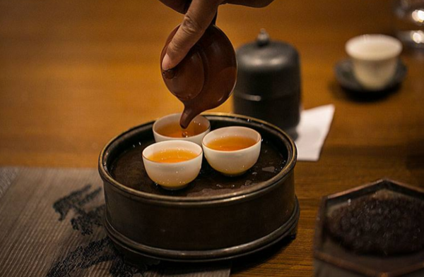 千万小心！长期超量喝茶，可能导致身体脱水，甚至氟中毒！