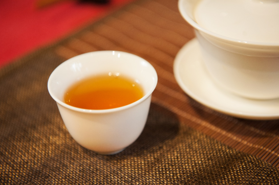 千万小心！长期超量喝茶，可能导致身体脱水，甚至氟中毒！