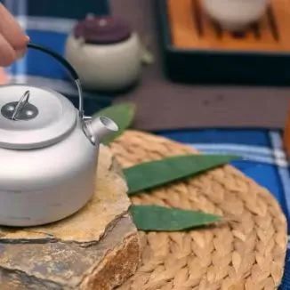 露营看世界杯也露营喝茶，传统茶饮在年轻群体里赶潮出圈了一回？
