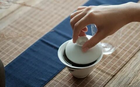 茶界女性被骚扰实录：她们经历过的那些咸猪手到底有多猥琐？