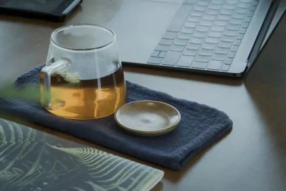 露营看世界杯也露营喝茶，传统茶饮在年轻群体里赶潮出圈了一回？