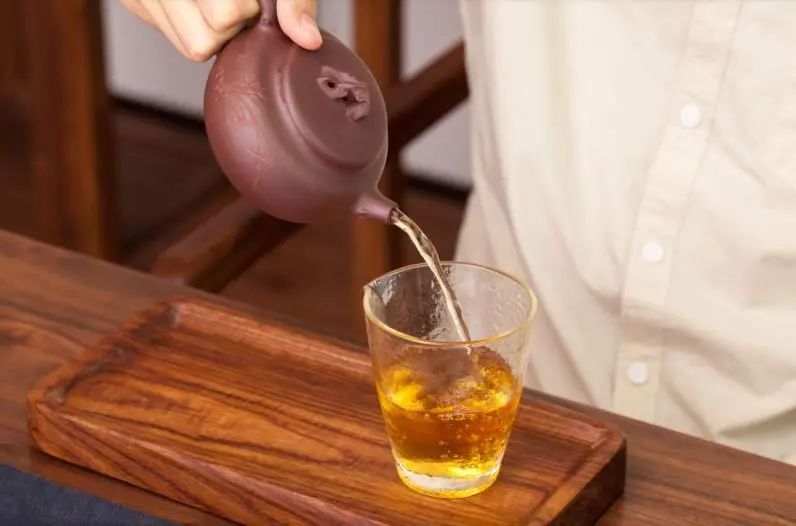 茶界女性被骚扰实录：她们经历过的那些咸猪手到底有多猥琐？