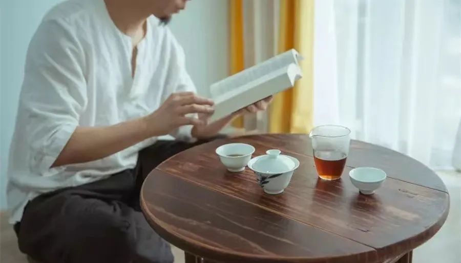 泡茶师的摆烂与坚持，往往在于一个客人开口的瞬间