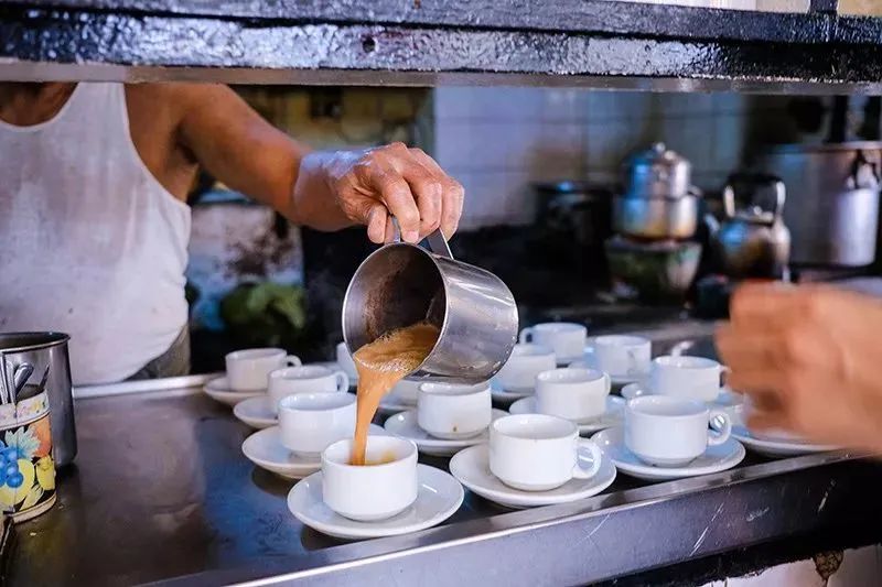 你做梦都想不到缅甸人怎样吃茶:奶茶/普洱/茶叶炒饭/茶叶腌咸菜/茶叶做酱!