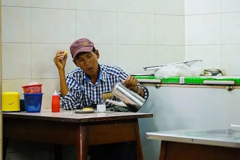你做梦都想不到缅甸人怎样吃茶:奶茶/普洱/茶叶炒饭/茶叶腌咸菜/茶叶做酱!