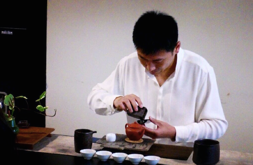 学会在茶席上插花，你就能随时拯救一场品格不高的茶会！