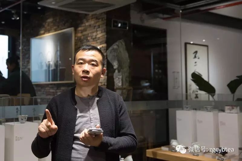 在一个有六千件古茶器、五千块宋窑砖、数百件老家具的地方喝茶是什么感受？