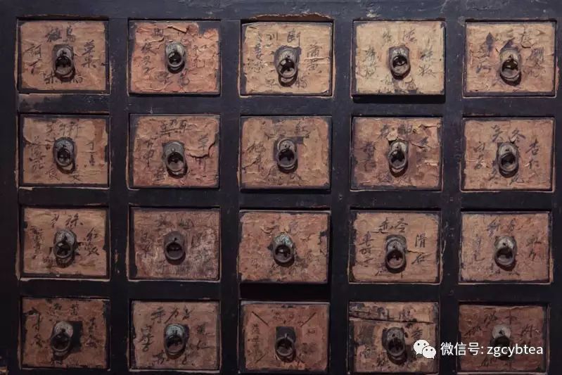 在一个有六千件古茶器、五千块宋窑砖、数百件老家具的地方喝茶是什么感受？