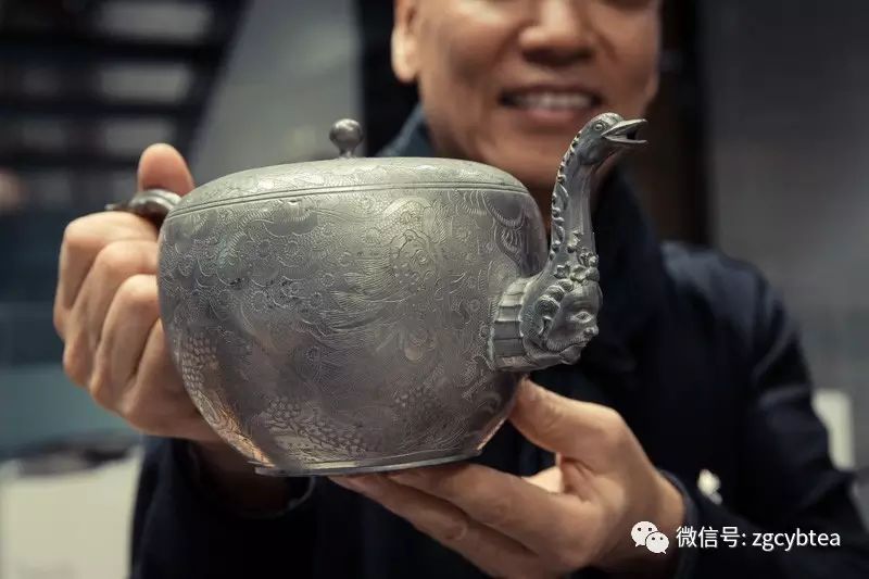 在一个有六千件古茶器、五千块宋窑砖、数百件老家具的地方喝茶是什么感受？