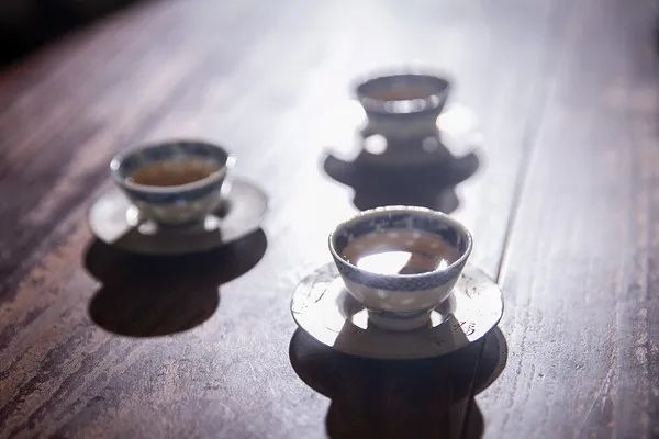 茶圈黑话揭秘:旧社会茶馆曾当作公堂审案,进出茶馆也危机重重