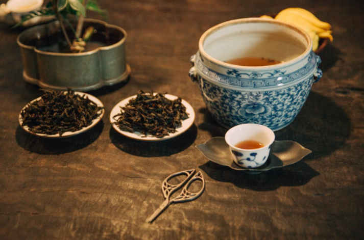 20万一斤的白毫银针：那些“天价茶”真的只是“智商收割机”吗？